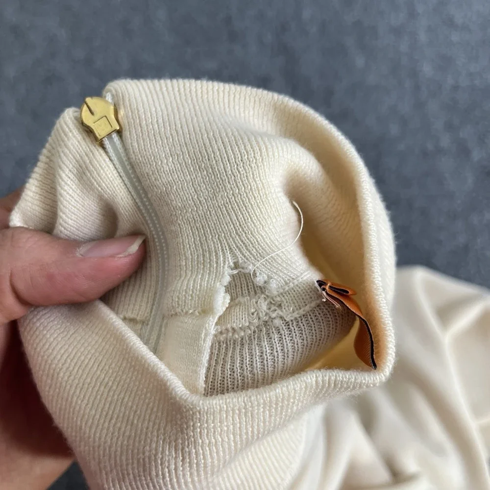 Tory Burch 100% Wool Lightweight Sweater Mock Neck Cream Long Sleeve Sz Small